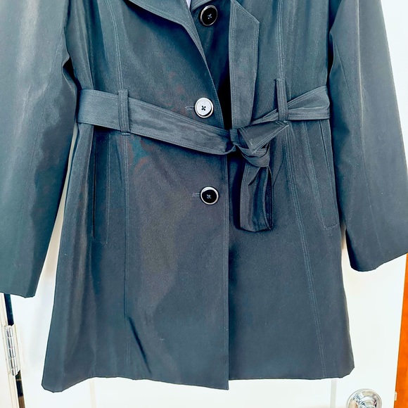 London Fog Black trench coat with lavender lining,hood in size large.Length 36i - Picture 8 of 8